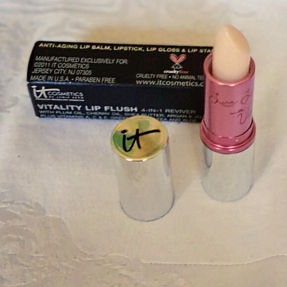 Supremo it Cosmetics Makeup Kit - Picture 9 of 12